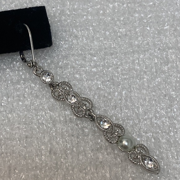 NWOT - Elegant Long Drop Style Crystal & Pearl Silvertone Heart Shaped Earrings - Picture 6 of 9